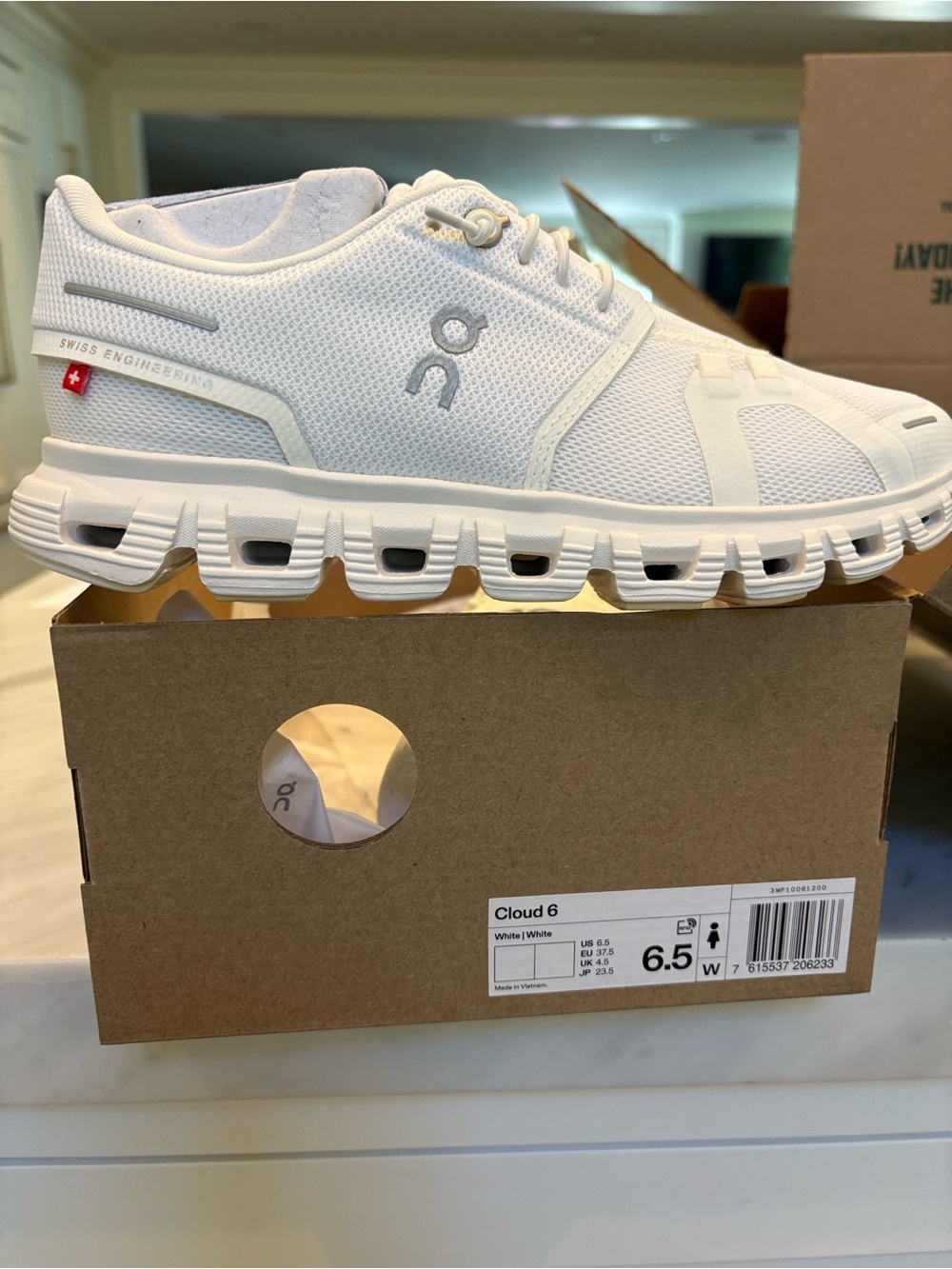 On Running Cloud 6 Women’s Running Shoes - White size 6.5